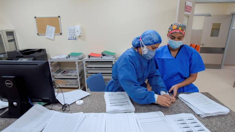 Ecuador triplica número de contagiados por COVID-19 al cierre de 2021