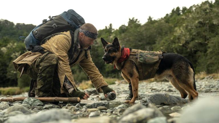 Brad Pitt protagoniza 'El Corazón de la Bestia', una historia de supervivencia junto a su perro de combate