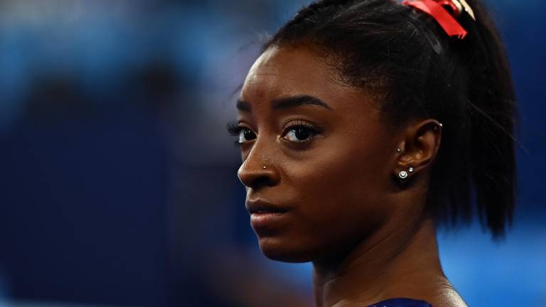 Simone Biles se retira de 2 competencias olímpicas para dar prioridad a su salud mental