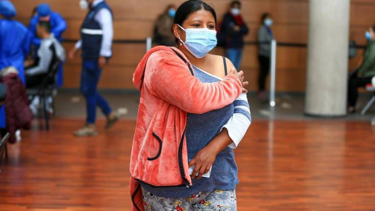 Ecuador registra un descenso del 85% de casos COVID-19; también reducción de fallecimientos