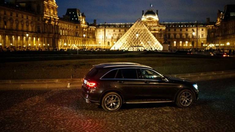 Los parisinos aprobaron en una consulta popular que se triplique el costo del parqueo para los SUV.