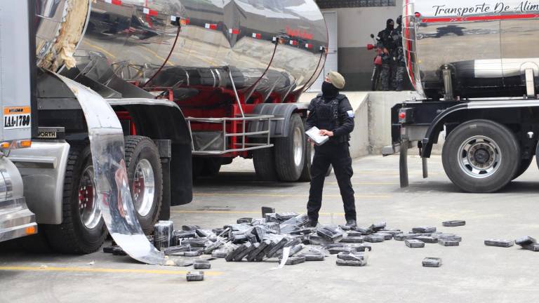 Envían a prisión a colombianos detenidos en Tulcán con 2,3 toneladas de cocaína en camiones