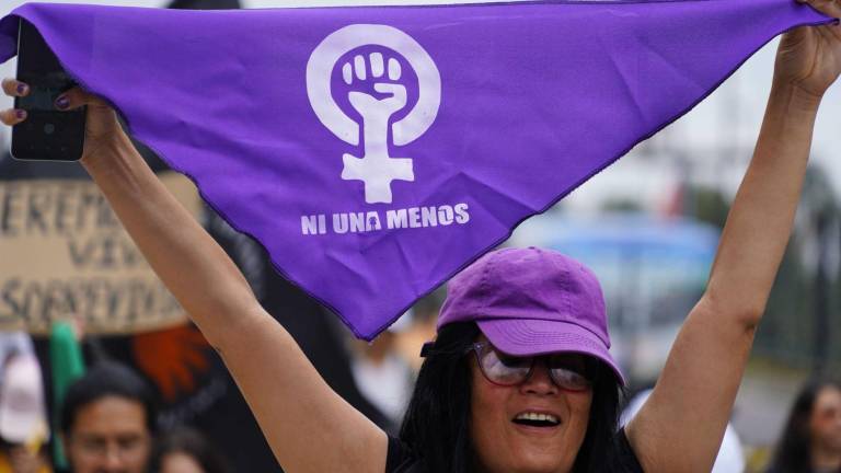 En Quito se realizó una marcha por el día de la no violencia a la mujer.