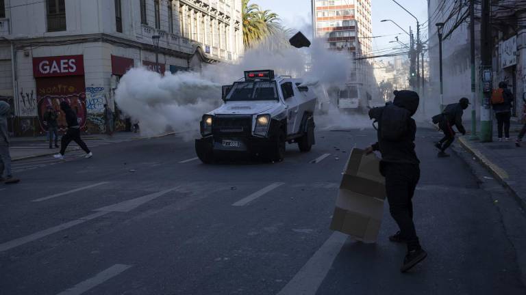 Nueva jornada de protestas en Chile deja 200 detenidos y 42 heridos