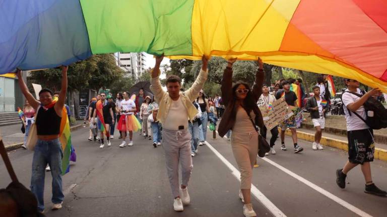 En Quito se realizó una marcha por el Día del Orgullo LGBT.