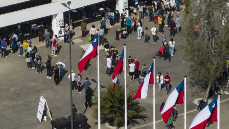 Chile decide si aprueba o rechaza una nueva Constitución: abren centros de votación