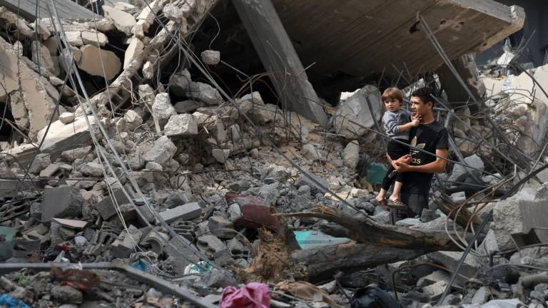 Los desplazados de Gaza, entre el polvo, el frío y el hambre