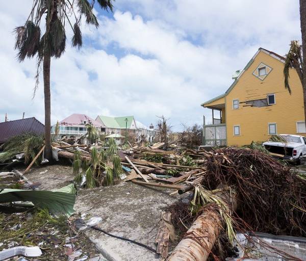 Huracán Irma deja ya 10 muertos a su paso por el Caribe