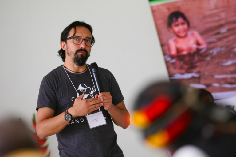 $!José Proaño, de Land is Life