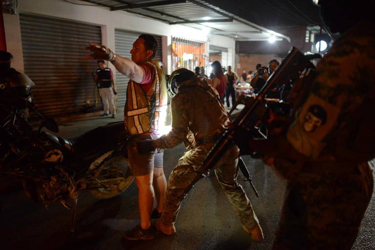 $!Fotografía tomada en el cantón Durán, durante un operativo antidelincuencial encabezado por las Fuerzas Armadas y la Policía Nacional, el 17 de mayo de este año.