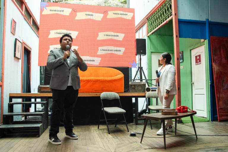 $!Schuberth Suing y María Beatriz, alumnos de la Universidad Casa Grande, presentadores del Proyecto de Aplicación Profesional.