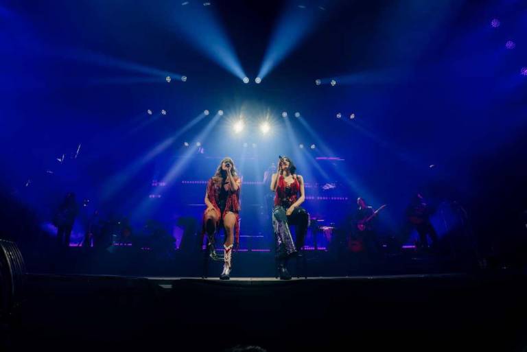 $!El dúo estadounidense Ha*Ash cantando en su concierto en el Coliseo General Rumiñahui, en Quito, Ecuador.
