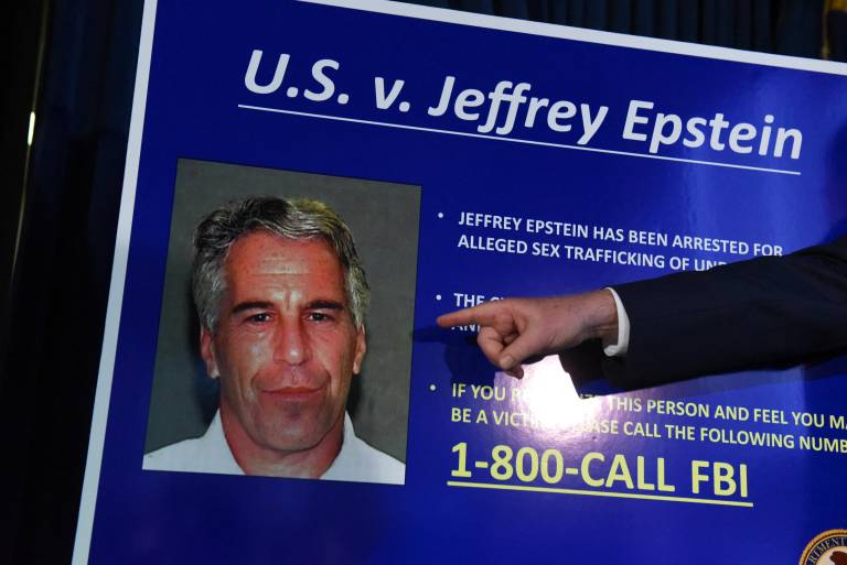 $!El fiscal del Distrito Sur de Nueva York, Geoffrey Berman, anunciando cargos contra Jeffrey Epstein el 8 de julio de 2019 en la ciudad de Nueva York.