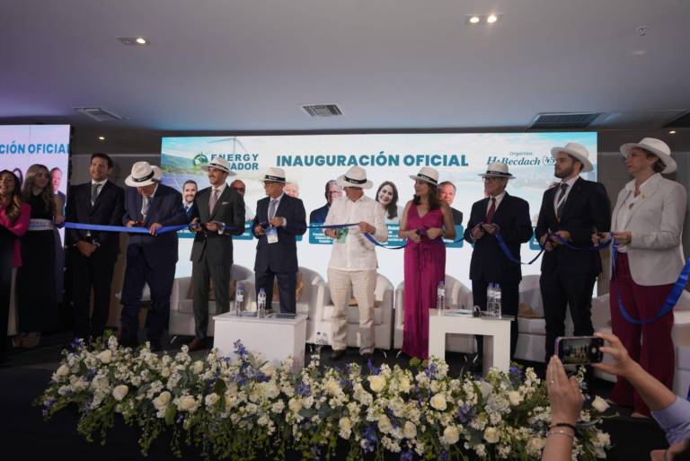 $!El corte de cinta con la presencia de autoridades e invitados especiales en la inauguración de la ExpoEnergy 2026.