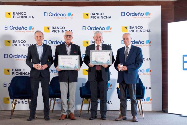 $!Los representantes de Banco Pichincha y El Ordeño firmaron la alianza para impulsar el programa.