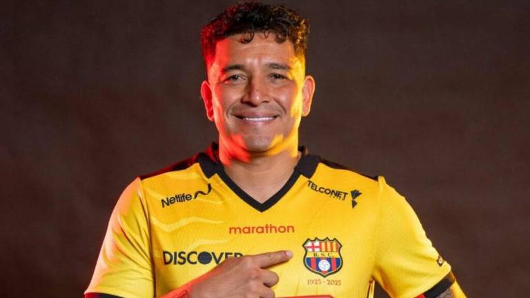 El lateral izquierdo, de 33 años, fue acribillado a plena luz del día dentro de una carnicería en el norte de Guayaquil.