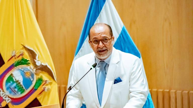 Humberto Plaza abandona la Gobernación del Guayas tras los resultados del Referéndum y Consulta Popular