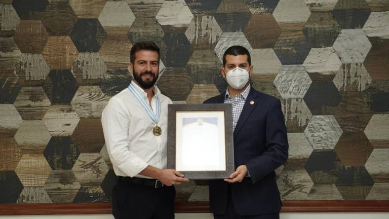 Pablo Arosemena recibió un reconocimiento de la Cámara de Comercio de Guayaquil