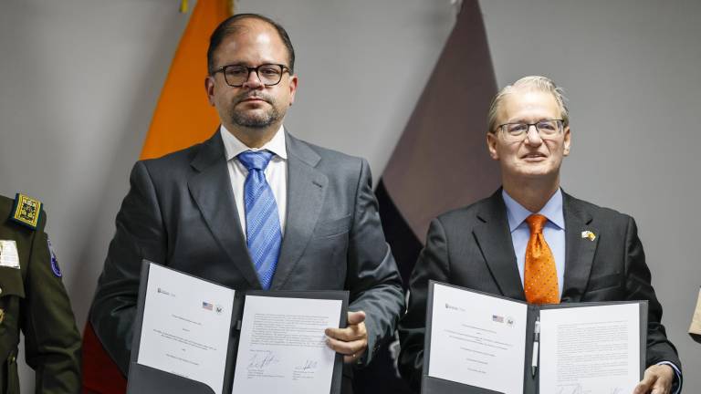 Ecuador firma un acuerdo con EE.UU. para evitar infiltración del crimen organizado en la Policía