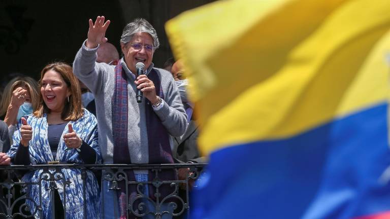 Lasso asegura que se apoyará en la Constitución para defenderse de los golpistas