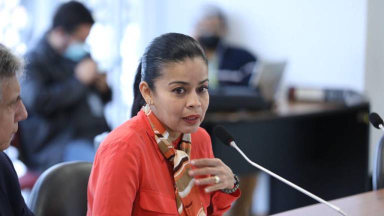 Vinculan a Alexandra Arce, exalcaldesa de Durán, a caso de presunto peculado en contratos de agua