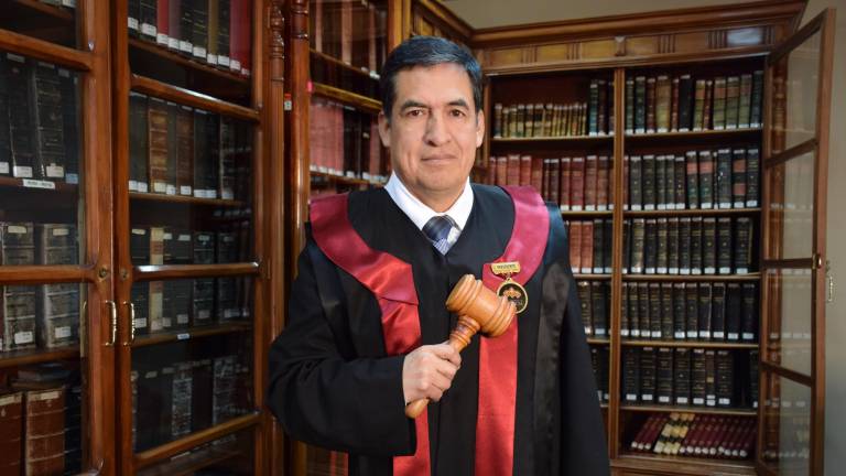 No me aferro a los cargos, expresó Suing durante su intervención.