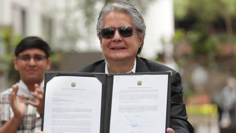 Lasso hace veto parcial a la Ley de Comunicación y asegura que no se revivirá una ley mordaza
