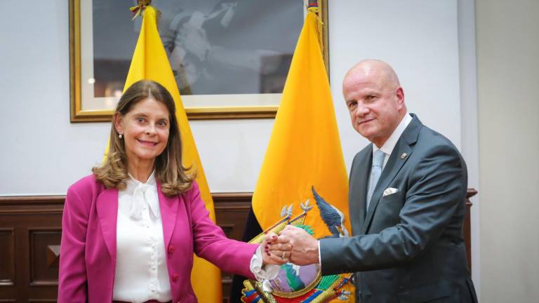 Ecuador y Colombia analizan intercambio científico para la producción de vacunas y fármacos