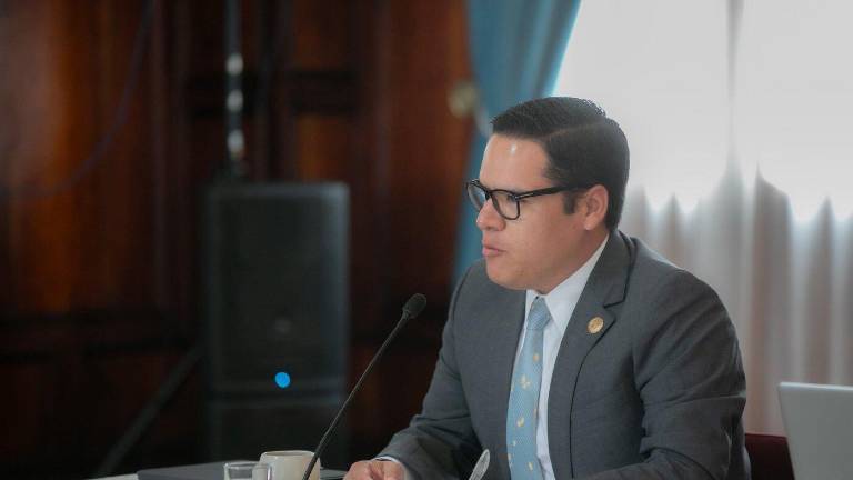 Fotografía que muestra al secretario general de la Administración Pública, Planificación y Gabinete, José Julio Neira.