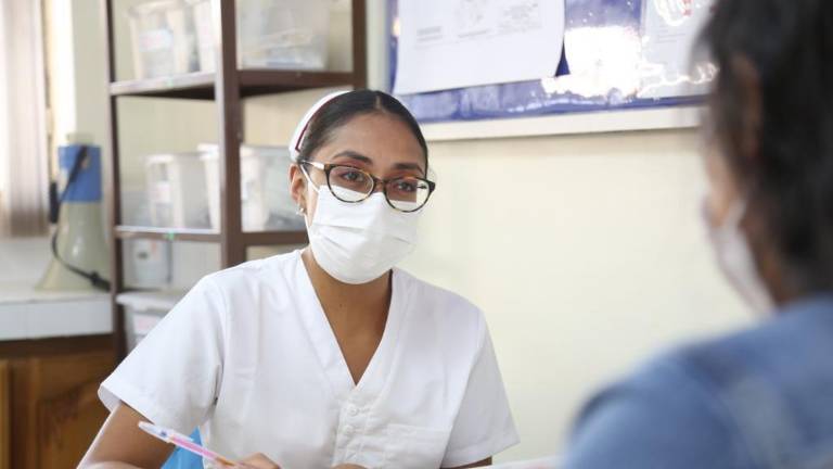 MSP abre 579 plazas para médicos y enfermeras con asignaciones mensuales de hasta USD 1.412