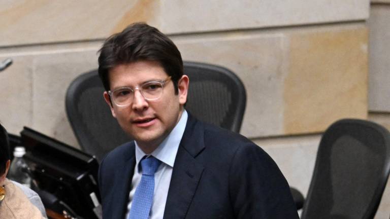 Precandidato presidencial colombiano Miguel Uribe Turbay sufre hemorragia; su estado es crítico