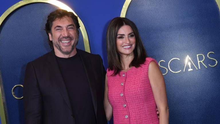 Penelope Cruz y Javier Bardem durante el evento de nominación a los premios Óscar 2022. (Photo by Valerie MACON / AFP)