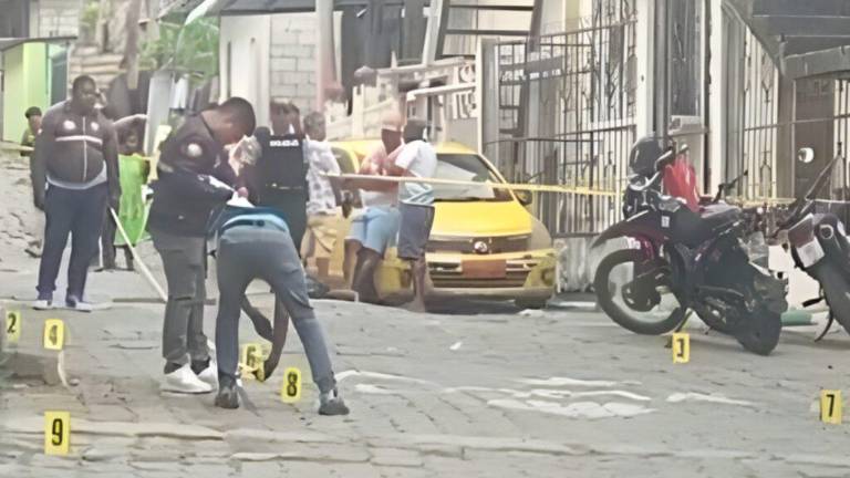 Esmeraldas: asesinan a dos policías durante celebración navideña; sicarios usaron fusiles y chalecos antibalas