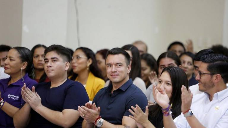 Noboa entrega becas de apoyo económico a estudiantes: estos son los requisitos para recibir USD 797,97