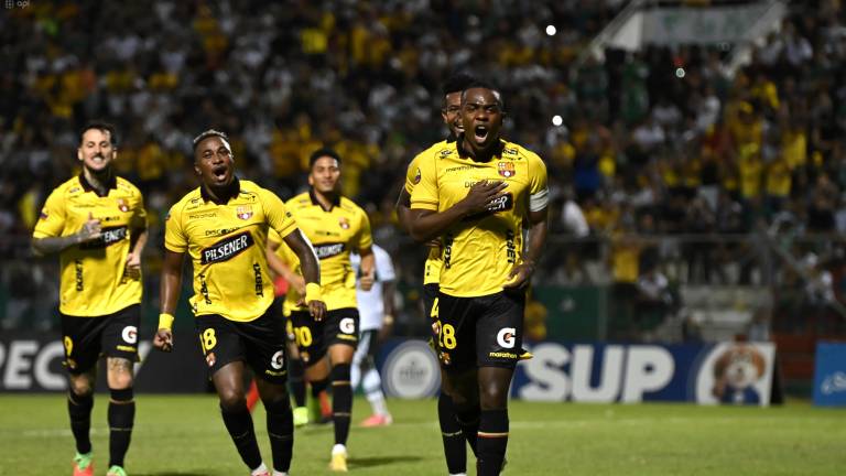Jhonny Quiñónez celebrando el gol anotado ante Liga de Portoviejo en Copa Ecuador.