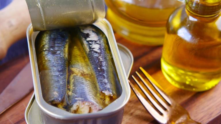 Una mujer muere de botulismo en Francia tras comer sardinas mal conservadas