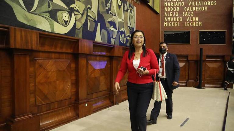 Comité de Ética se reúne para calificar pruebas en contra de Guadalupe Llori por supuestos 'diezmos'