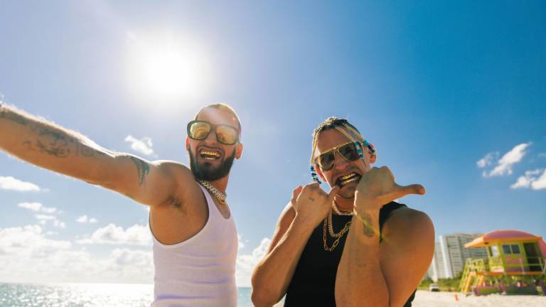 Mau y Ricky Montaner retratan una Miami alocada en su nuevo sencillo