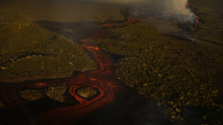 Continúa la erupción del volcán Wolf en las Islas Galápagos