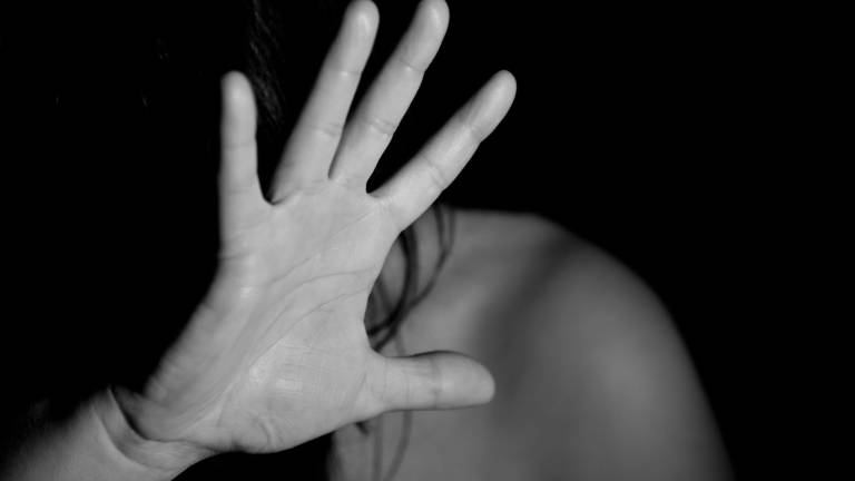El extraño caso de un hombre francés detenido por presuntamente secuestrar a su mujer desde hace doce años