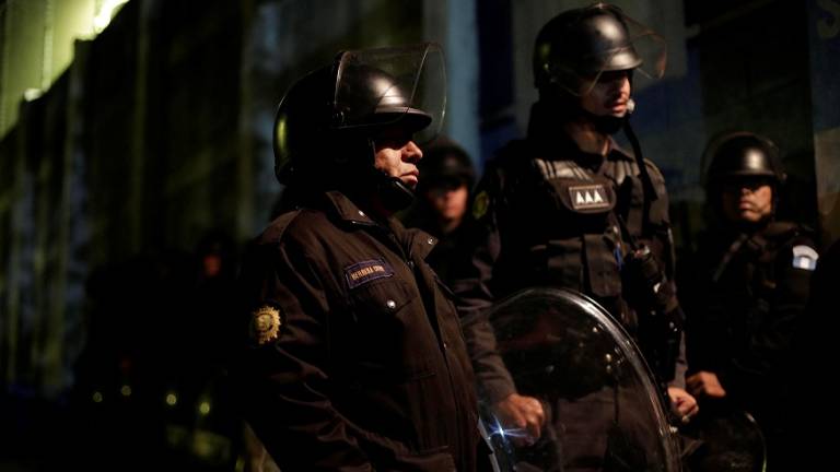 4 funcionarios secuestrados por internos en correccional de Guatemala