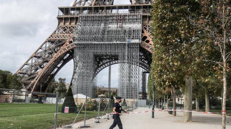 La Torre Eiffel reabrió tras amenaza de bomba, la primera de este año en París