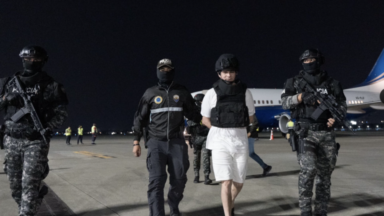 Así fue la llegada de 'Gerente', líder de Comandos de la Frontera, desde Emiratos Árabes Unidos a la cárcel El Encuentro