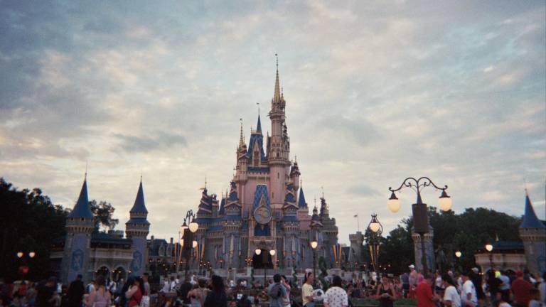 Empresario pagó vacaciones en Disney World para sus 10 mil trabajadores