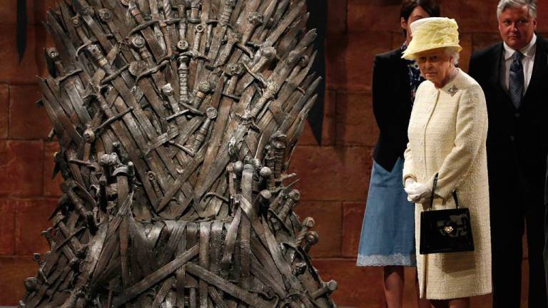 Isabel II, la monarca reinante más longeva tras la muerte del rey saudí