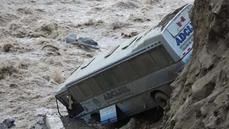 Lluvias y aludes causan 62 muertos en Perú