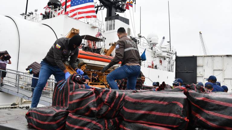 Ecuador incauta 10 toneladas de droga en altamar en coordinación con Estados Unidos