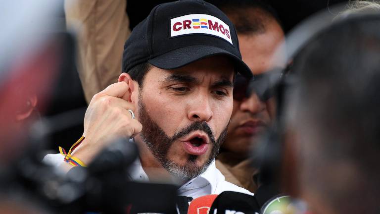 De la Espriella firma extradición a Estados Unidos de cinco antiguos negociadores de grupos armados