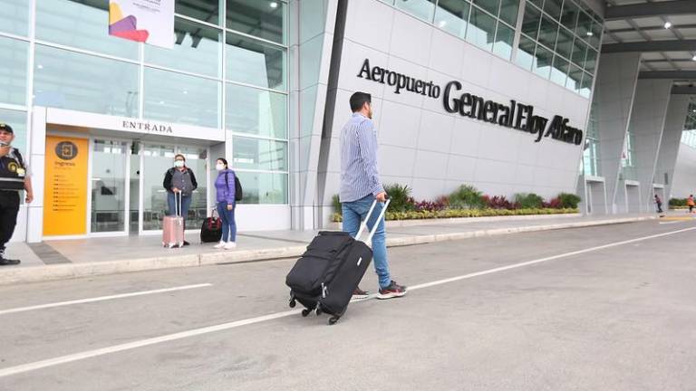 Gobierno entrega aeropuerto de Manta remodelado y busca abrir frecuencias internacionales