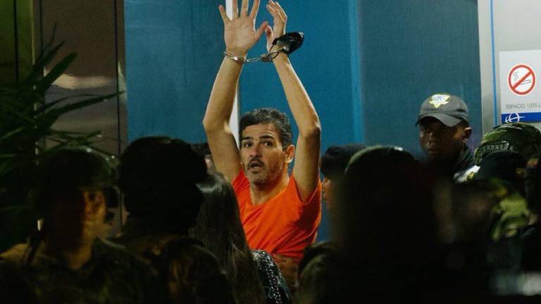 Aquiles Alvarez llegando a la clínica Alcívar, el viernes 2 de octubre de 2026.